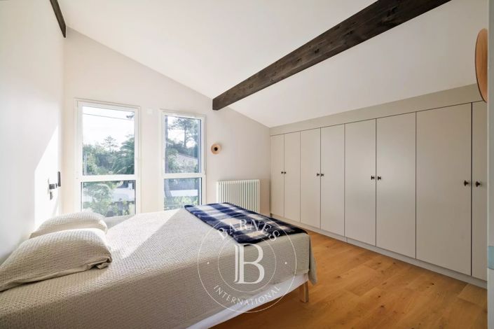 Image No.21-4 Bed House for sale