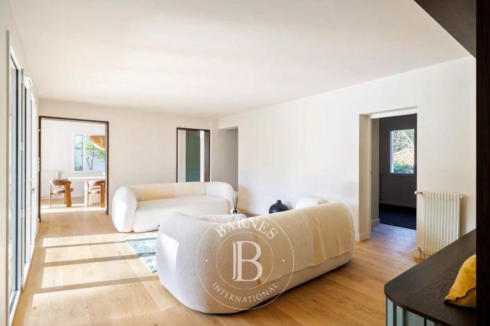 Image No.6-4 Bed House for sale