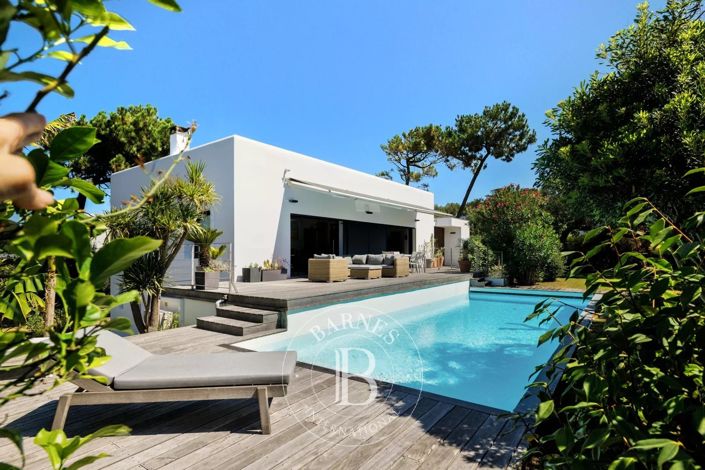 Image No.2-4 Bed House for sale