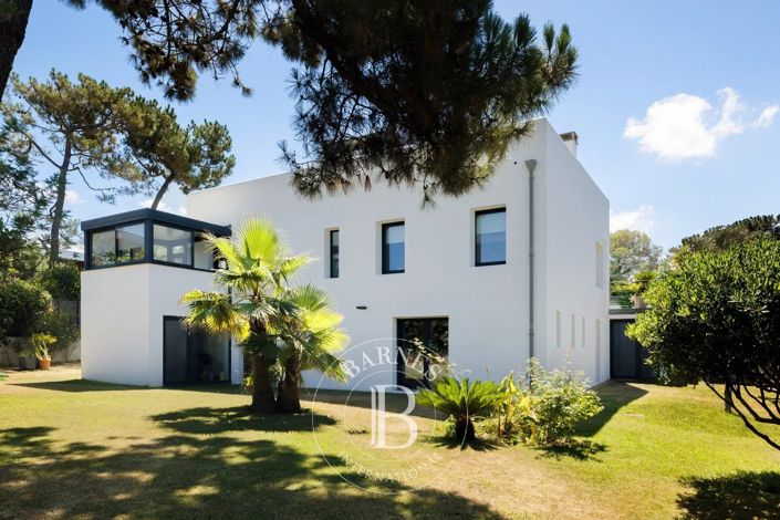 Image No.8-4 Bed House for sale