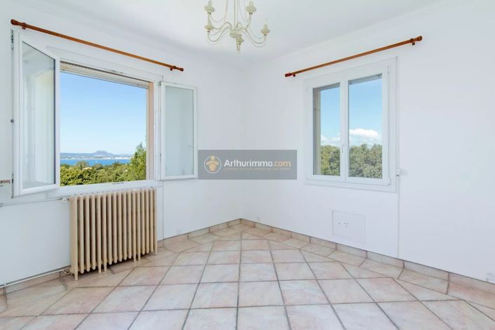 Image No.14-3 Bed Apartment for sale