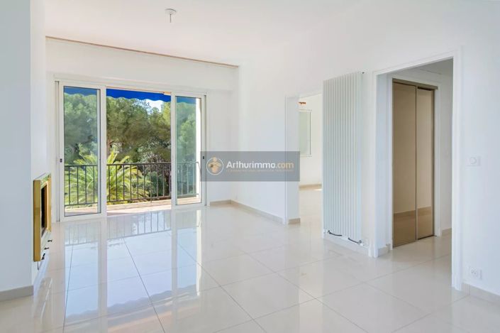 Image No.9-3 Bed Apartment for sale