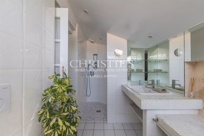 Image No.16-5 Bed House for sale