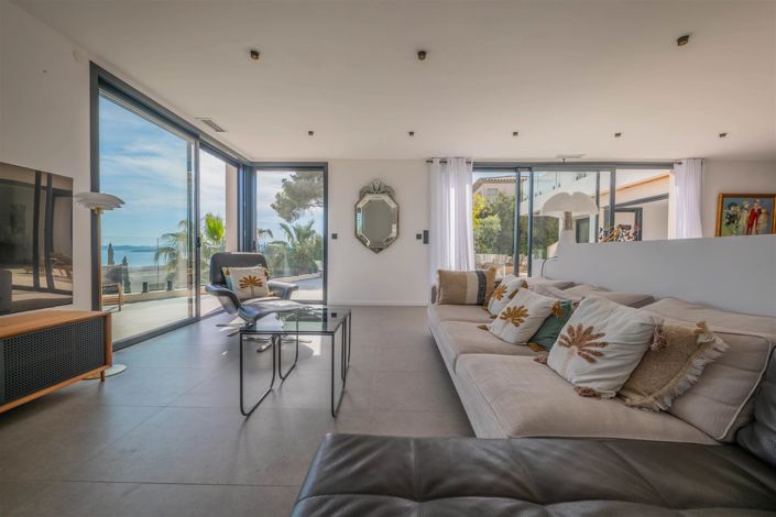 Image No.8-5 Bed House for sale