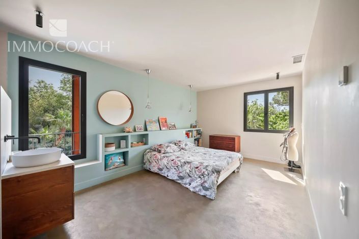 Image No.20-8 Bed House for sale