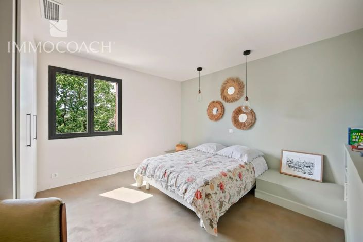 Image No.21-8 Bed House for sale