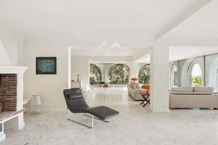 Image No.6-6 Bed House for sale