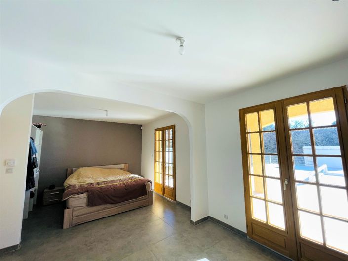 Image No.6-3 Bed House for sale