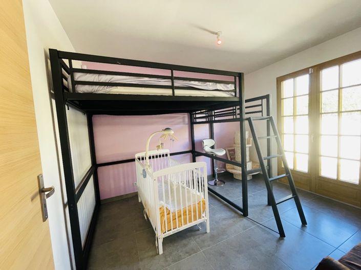 Image No.8-3 Bed House for sale