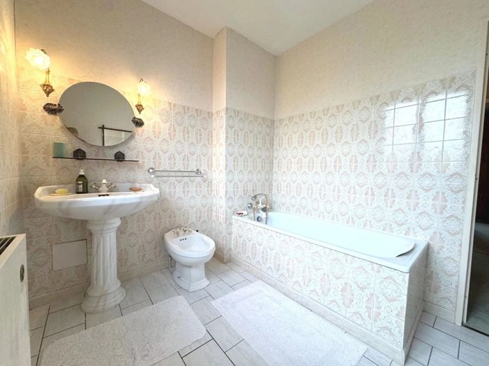 Image No.9-4 Bed House for sale