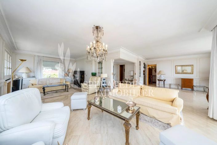 Image No.11-6 Bed House for sale