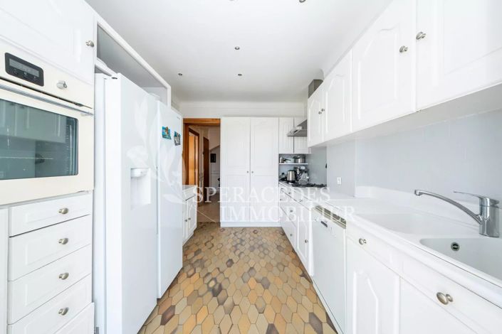 Image No.14-6 Bed House for sale