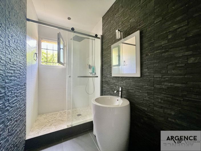 Image No.13-5 Bed Property for sale