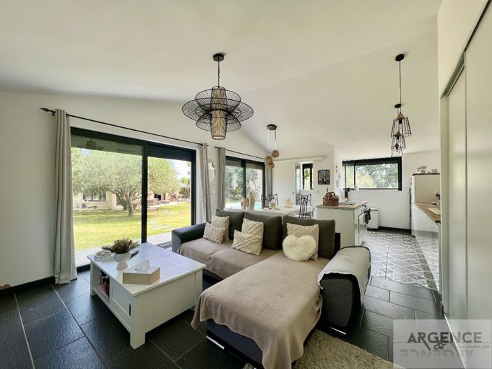 Image No.17-5 Bed Property for sale