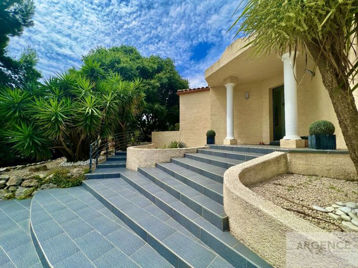 Image No.6-5 Bed Property for sale
