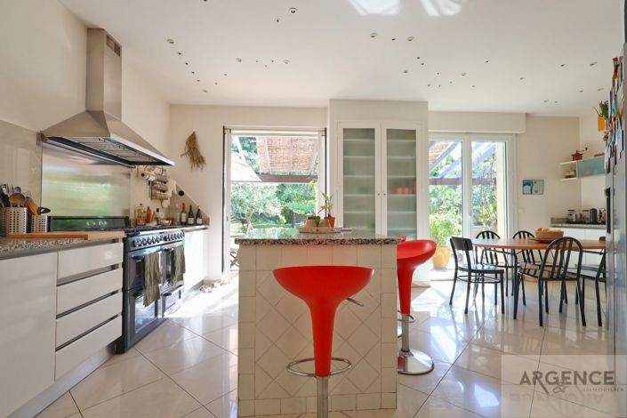 Image No.14-5 Bed Property for sale