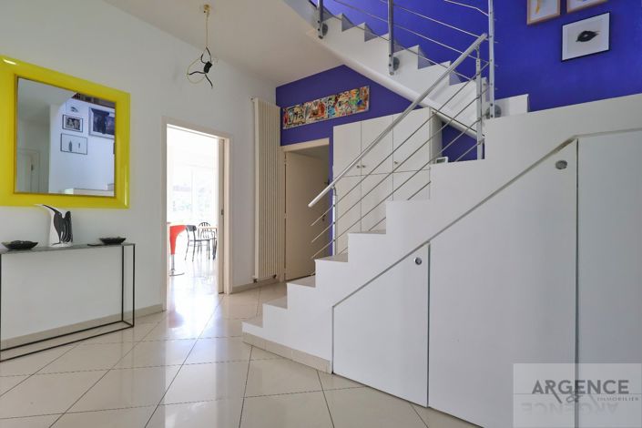 Image No.18-5 Bed Property for sale