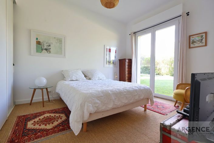 Image No.19-5 Bed Property for sale