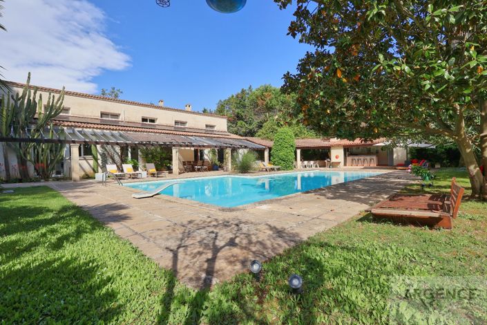 Image No.2-5 Bed Property for sale