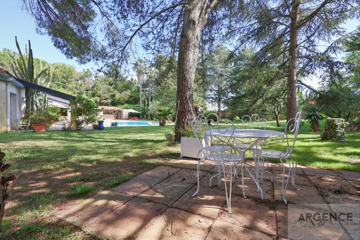 Image No.6-5 Bed Property for sale