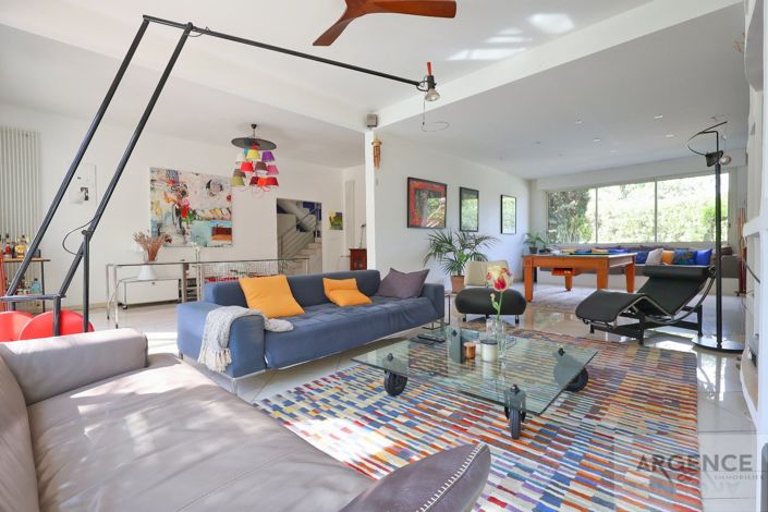 Image No.9-5 Bed Property for sale