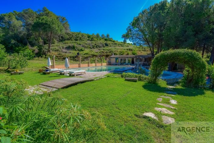 Image No.11-5 Bed Property for sale