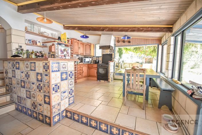 Image No.12-5 Bed Property for sale