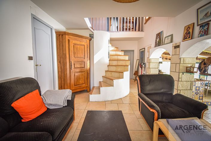 Image No.13-5 Bed Property for sale