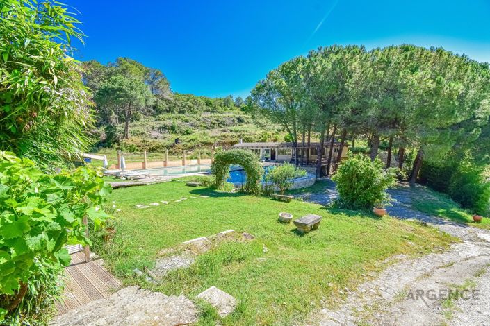 Image No.14-5 Bed Property for sale