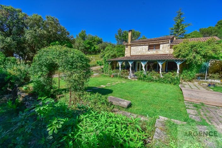 Image No.2-5 Bed Property for sale