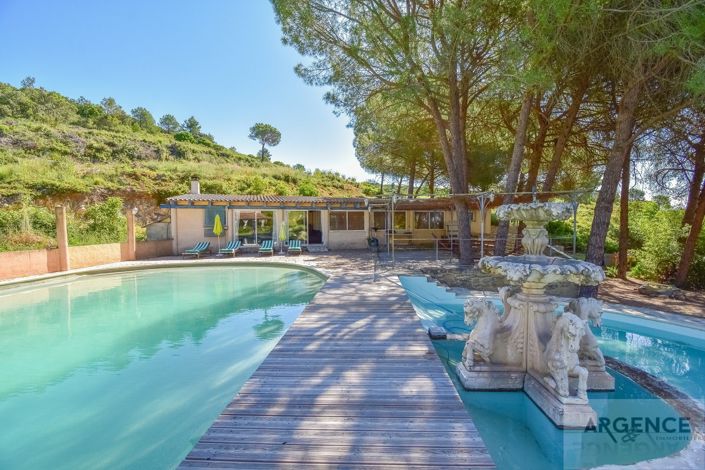 Image No.5-5 Bed Property for sale