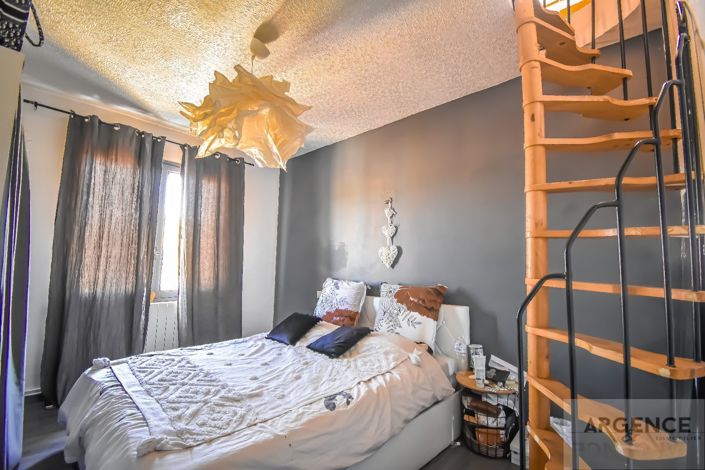 Image No.5-3 Bed Property for sale