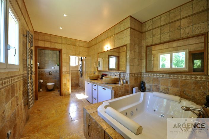 Image No.14-5 Bed Property for sale