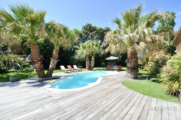 Image No.2-5 Bed Property for sale