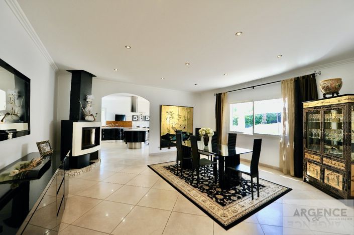Image No.9-5 Bed Property for sale