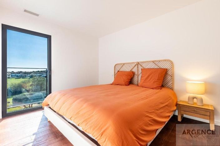 Image No.16-4 Bed Property for sale