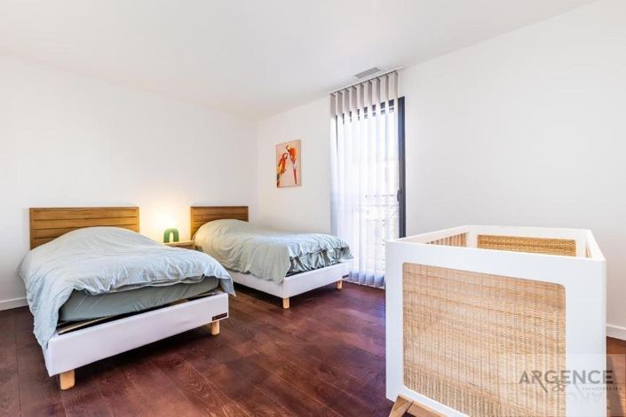 Image No.18-4 Bed Property for sale