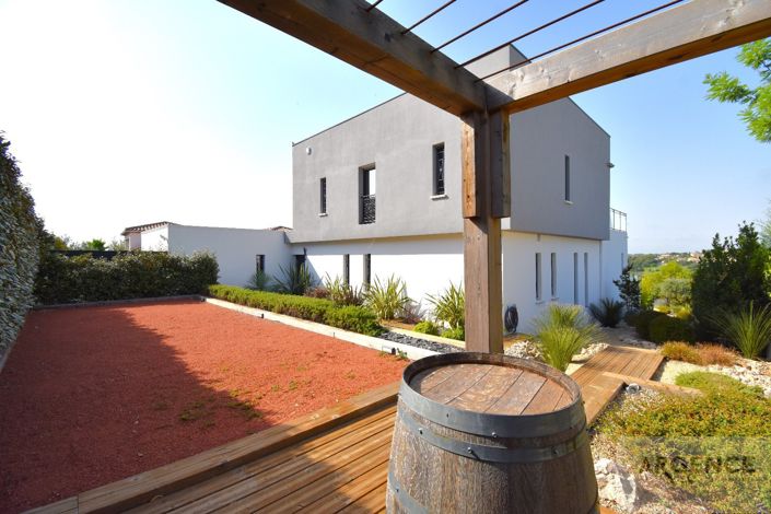 Image No.19-4 Bed Property for sale