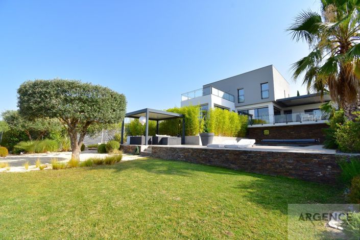 Image No.3-4 Bed Property for sale