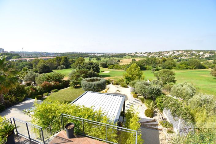 Image No.4-4 Bed Property for sale