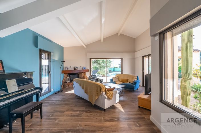 Image No.5-5 Bed House for sale