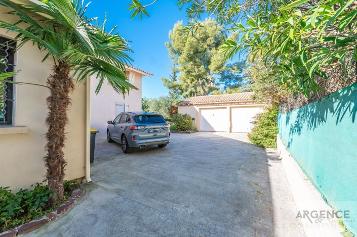 Image No.8-5 Bed House for sale