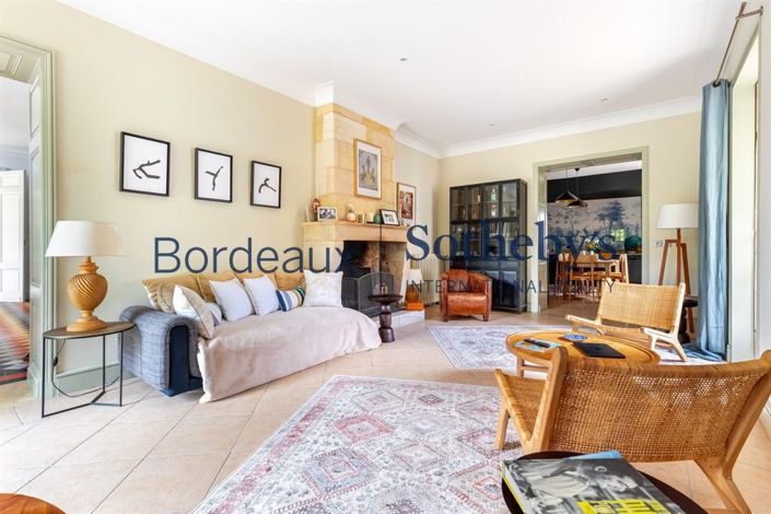Image No.13-9 Bed Property for sale