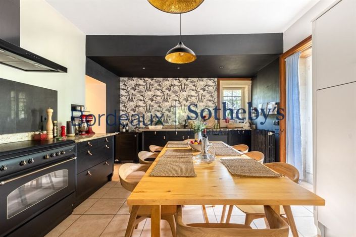 Image No.14-9 Bed Property for sale