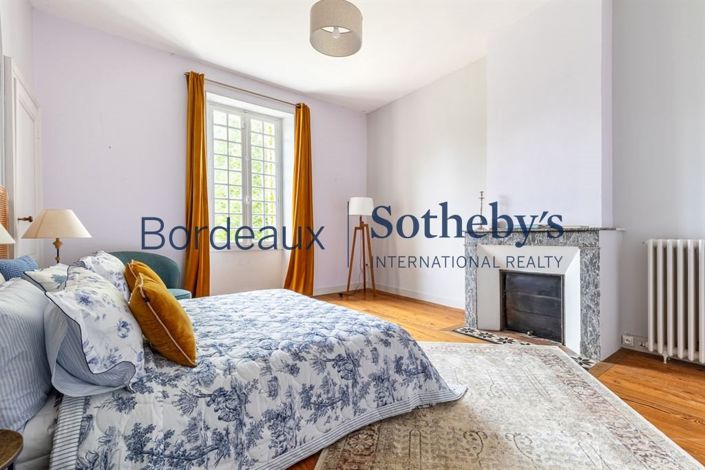 Image No.18-9 Bed Property for sale