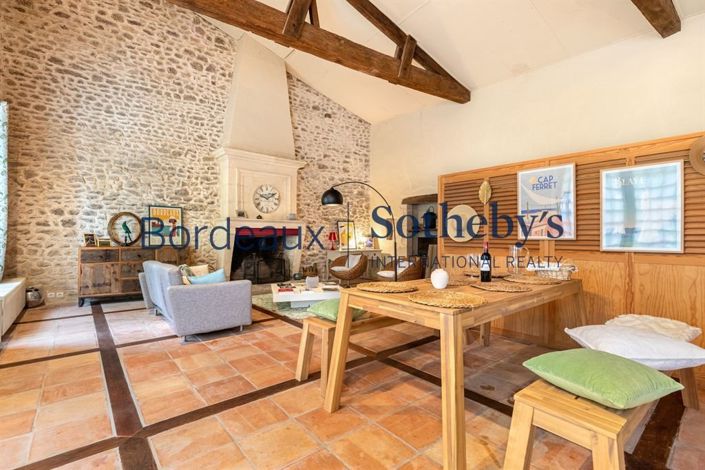 Image No.20-9 Bed Property for sale