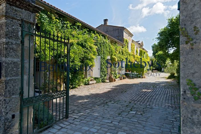 Image No.3-9 Bed Property for sale