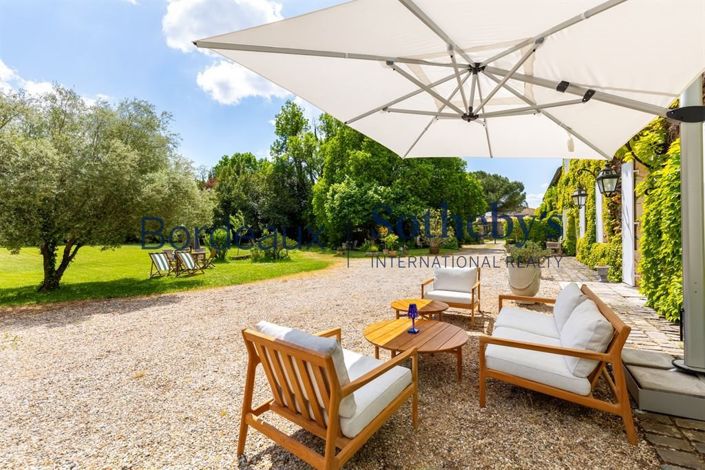 Image No.4-9 Bed Property for sale