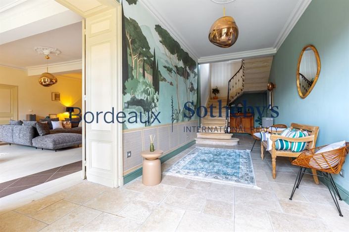 Image No.8-9 Bed Property for sale