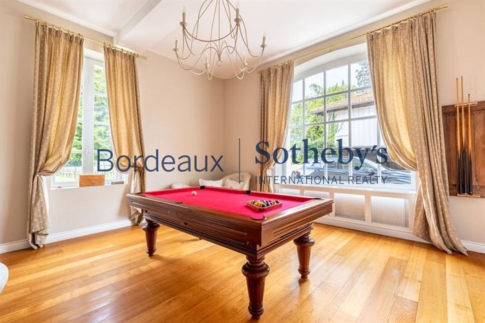 Image No.11-7 Bed Property for sale